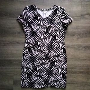 Old Navy Size L Palm Leaf Fern Pattern Short Sleeve VNeck Stretchy Dress